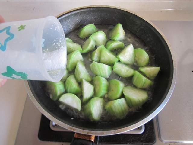 小风吃瓜不用牙,悠然无牙