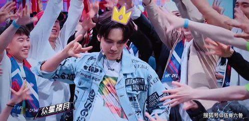 街舞老师吃瓜图片搞笑版,搞笑版萌态尽显！