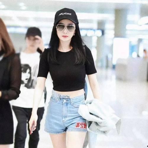 女明星 短裤,女明星短裤穿搭，展现独特魅力